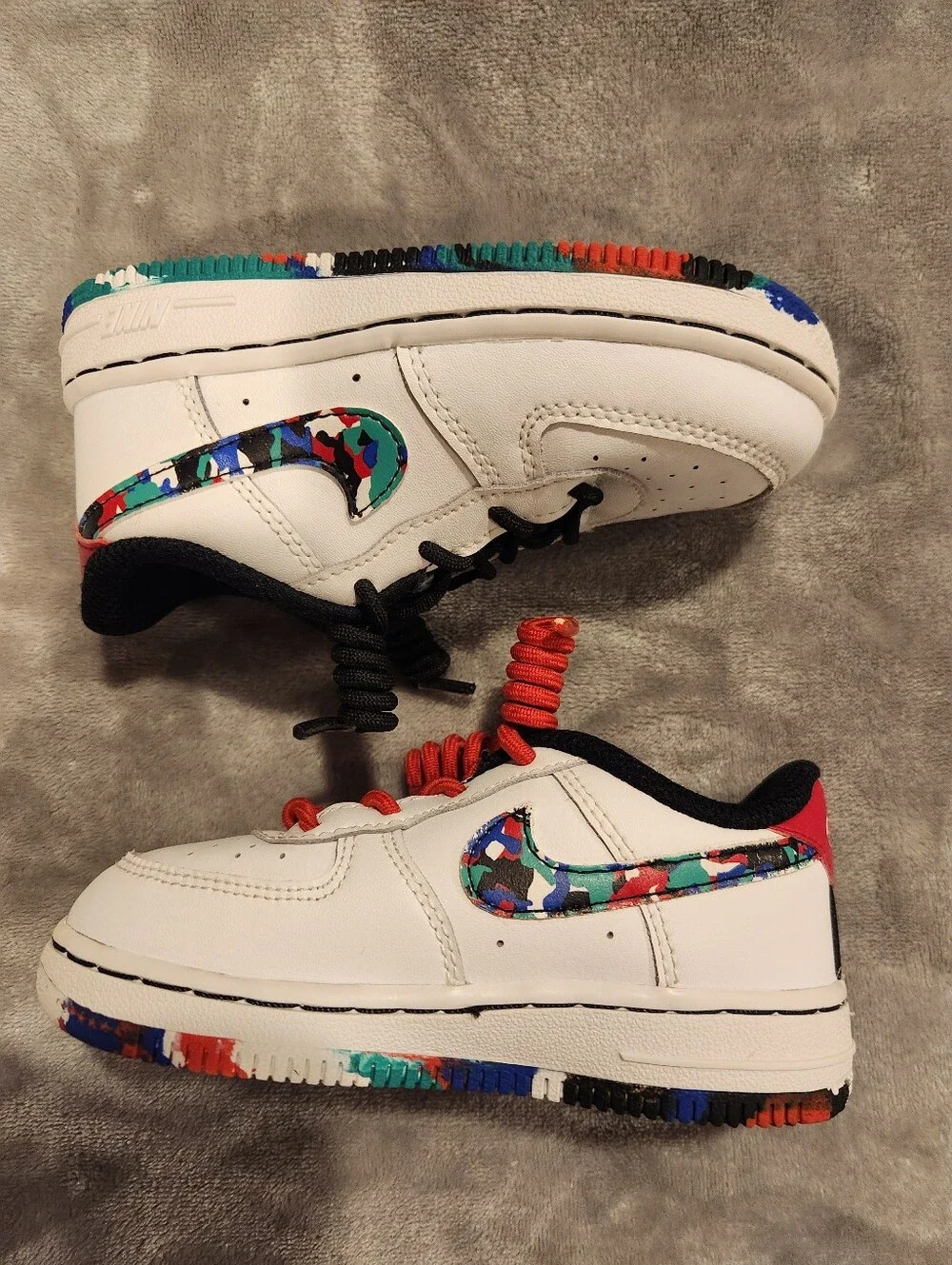 Nike Kids' Air Force 1 Low - White, Multicolor Crayon Accent, Size 8C